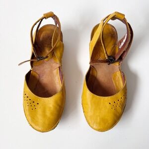 Sergio Tomani Leather Mary Jane Sandals 39 8.5 Yellow Ankle Strap Boho Artsy